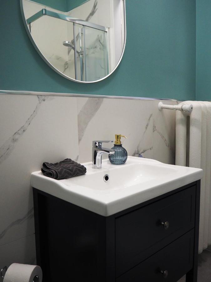 Appartamento Wawelove Kossak Apt 1 Min To Royal Wawel Castle! Free Parking Cracovia Esterno foto
