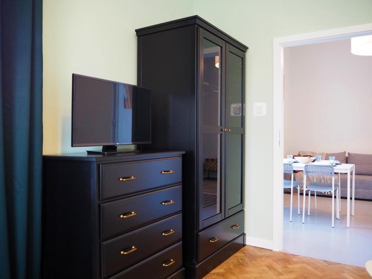Appartamento Wawelove Kossak Apt 1 Min To Royal Wawel Castle! Free Parking Cracovia Esterno foto